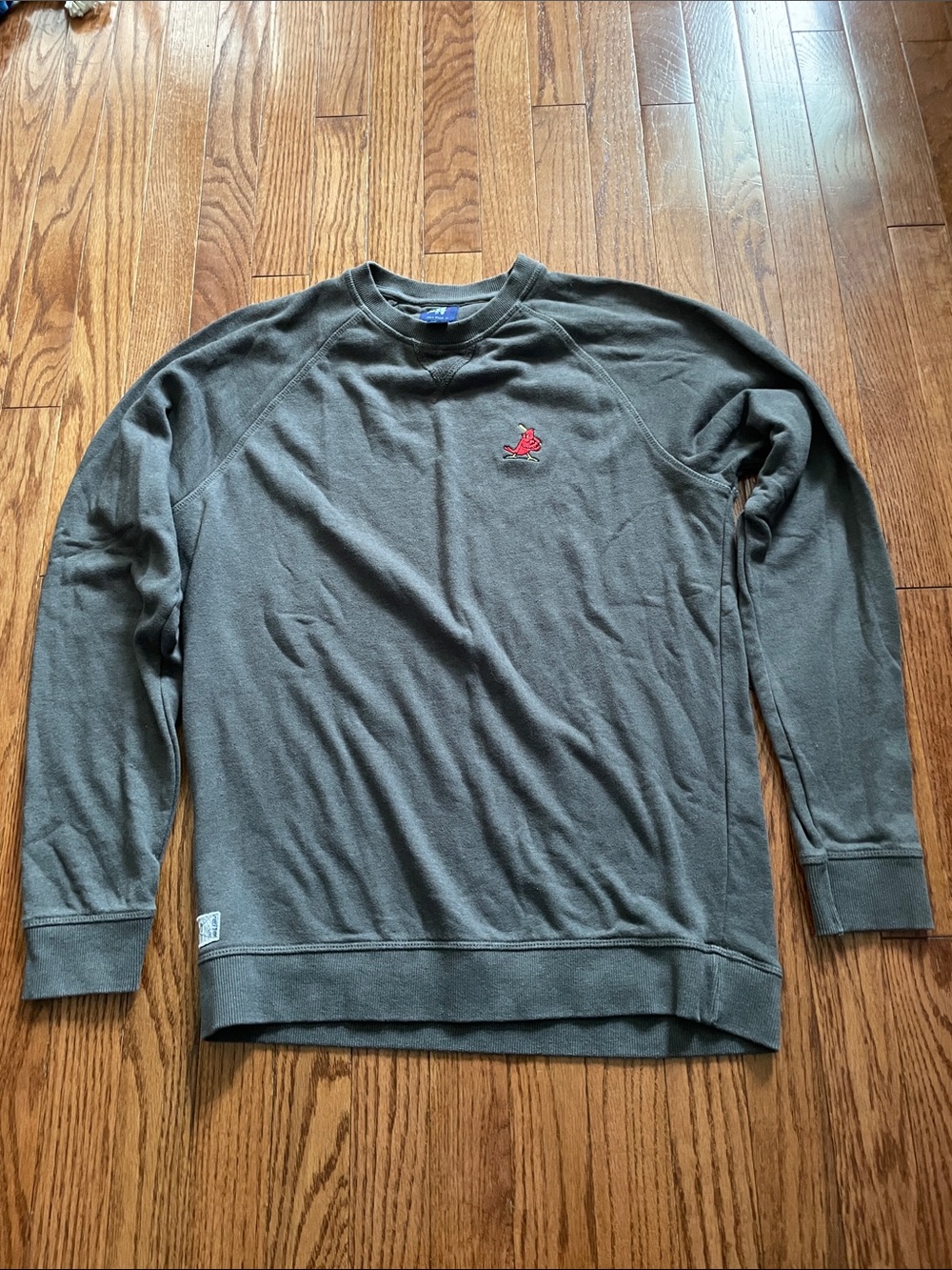 johnnie-O Gray Crewneck Sweatshirt Embroidered Cardinal Logo Sz M